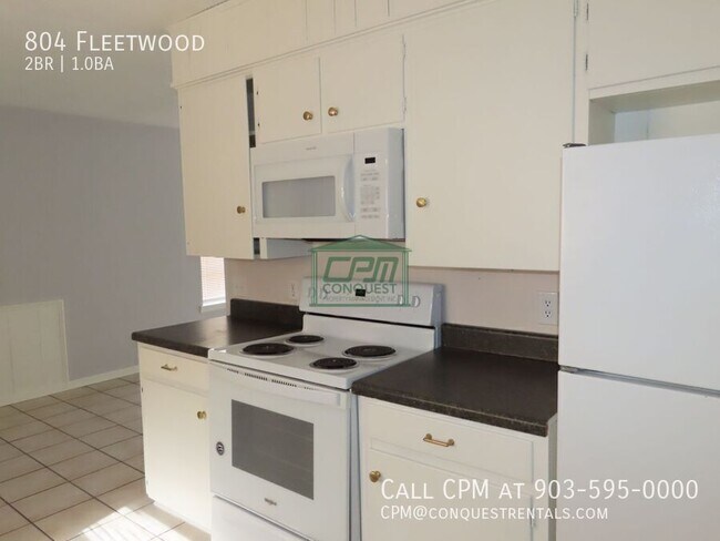 Building Photo - 804 Fleetwood-