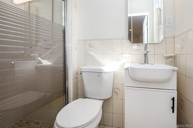 Building Photo - 118 Birchwood Park Dr