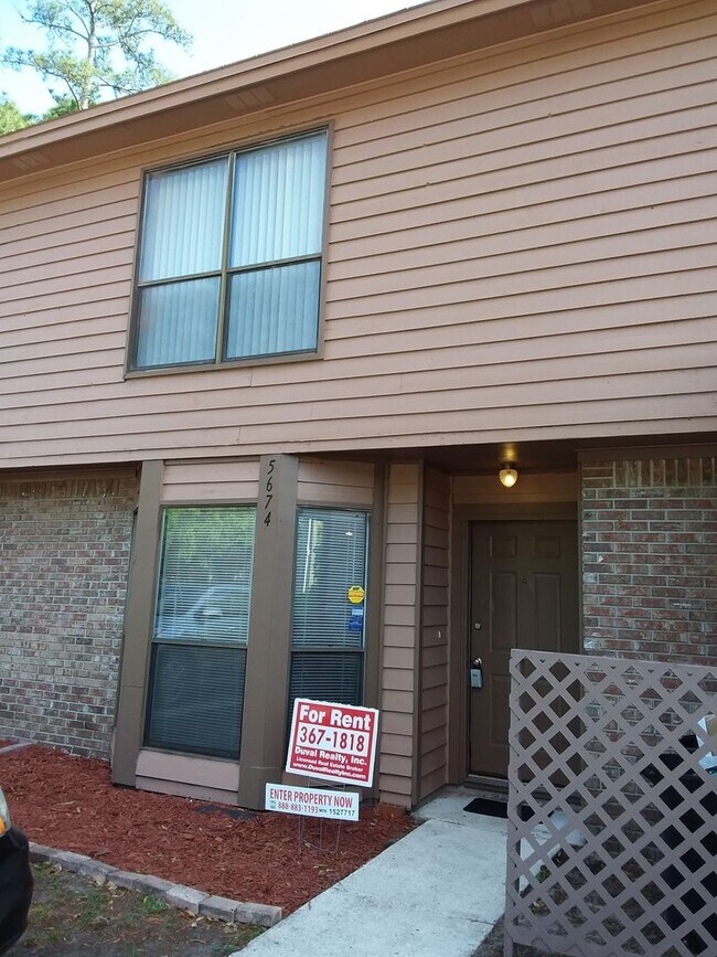 Primary Photo - Lexington Square Townhome