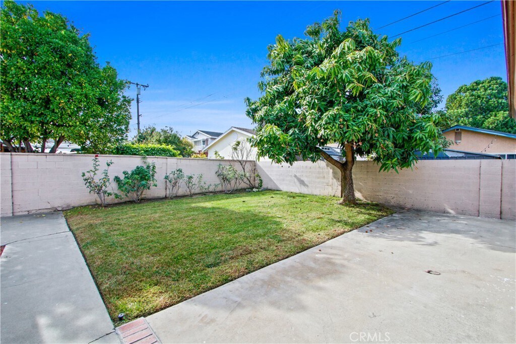 Building Photo - 8725 San Antonio Dr