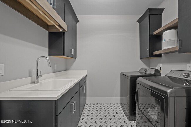 Building Photo - 372 10th St