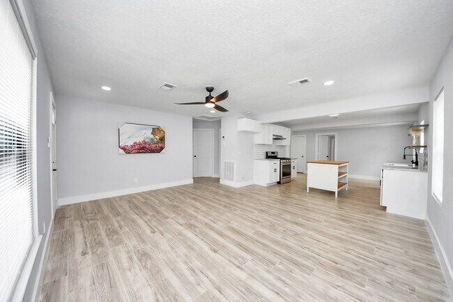 Building Photo - 503 Schilling Ave