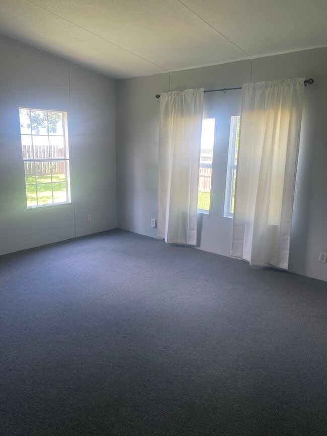 Building Photo - 2319 W Osage Dr