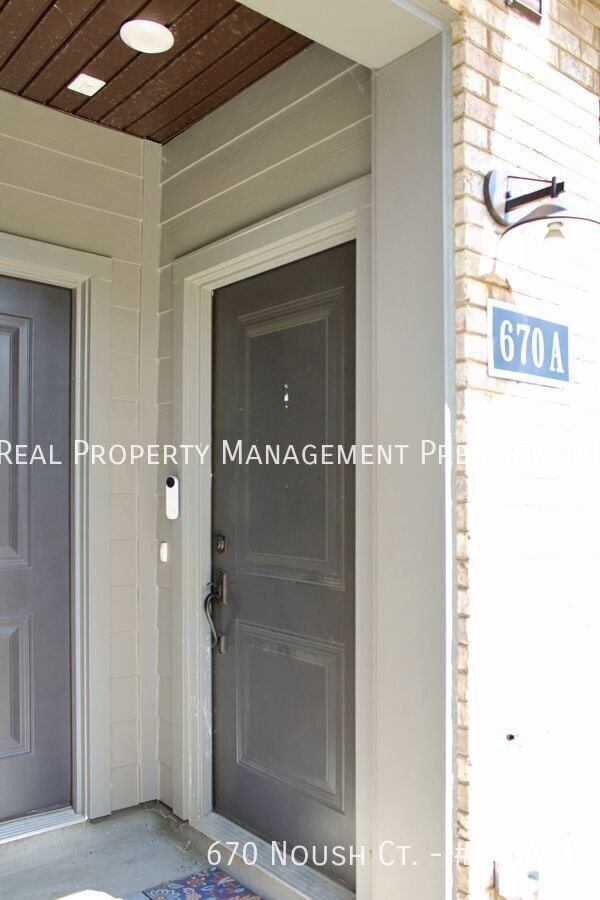 Building Photo - 670 Noush Ct