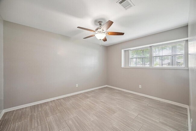 Building Photo - 13910 E Cypress Forest Dr