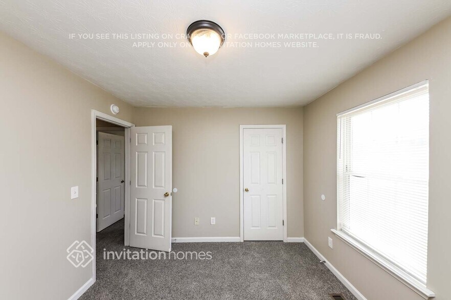 Building Photo - 4050 Lions Gate