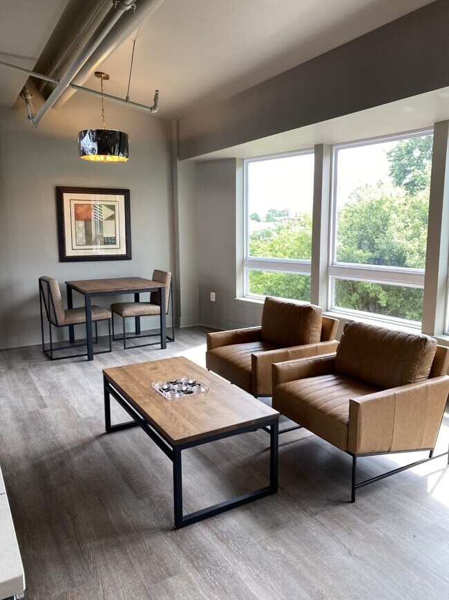 Building Photo - 256 Manhattan Blvd