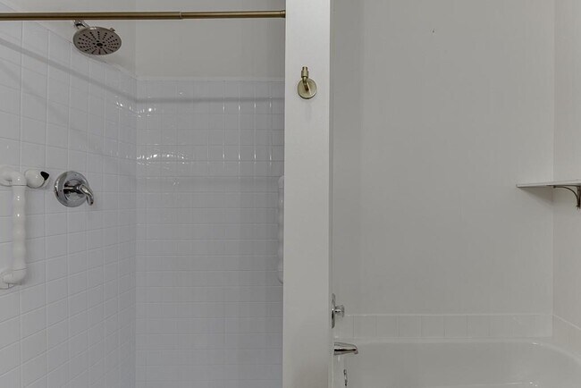 Building Photo - 2464 Laurelfield Dr