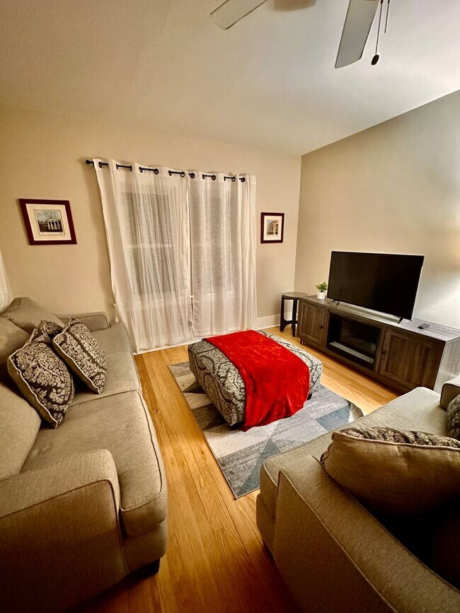 Building Photo - Spacious Benson Bungalow - 4BD 2B