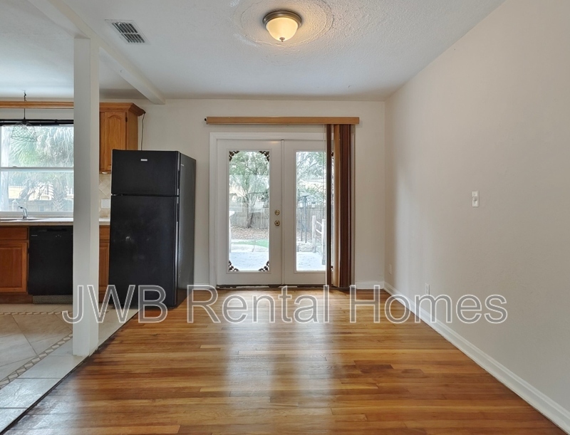 Building Photo - 6330 Hyde Park Haven