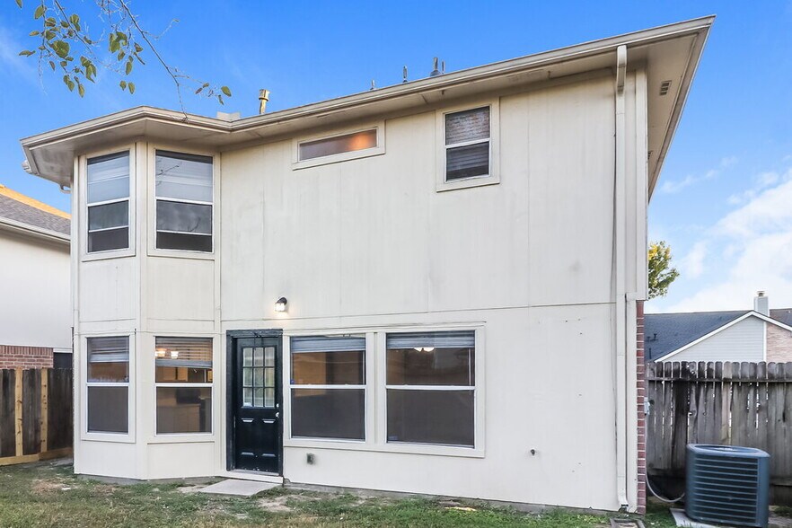 Building Photo - 8530 Wild Basin Dr