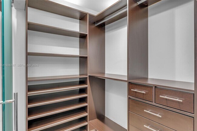 Building Photo - 655 N Mashta Dr