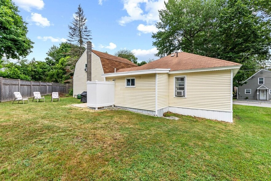 Building Photo - 31 Foote St