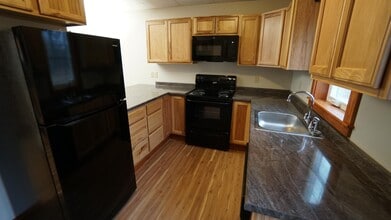 Building Photo - 19 Willys Wy