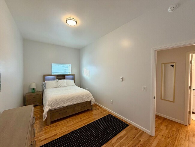 Building Photo - 719 N 3rd Ave