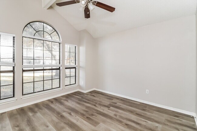 Building Photo - 1609 Willow Park Dr