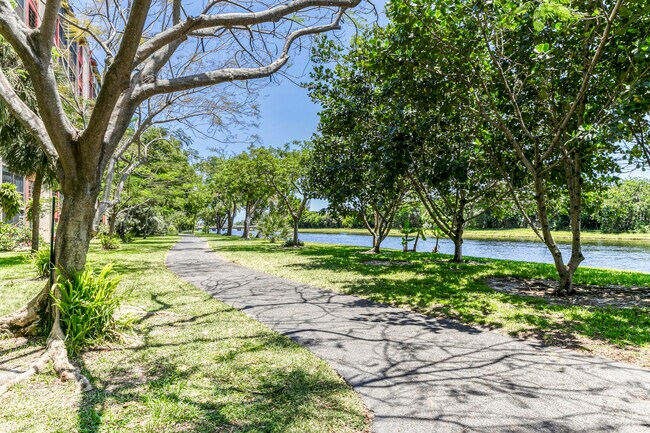 Building Photo - 2200 S Cypress Bend Dr