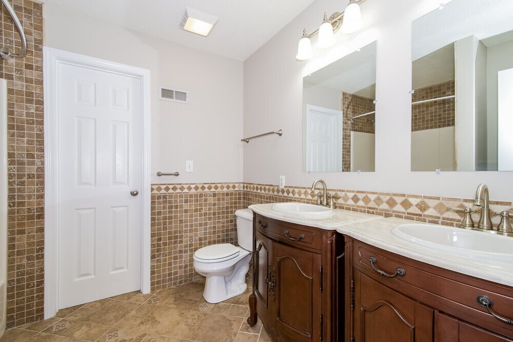 Building Photo - 1099 Meadowview Ct
