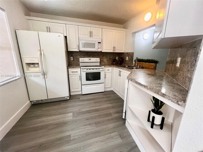 Building Photo - 9156 NW 40th St