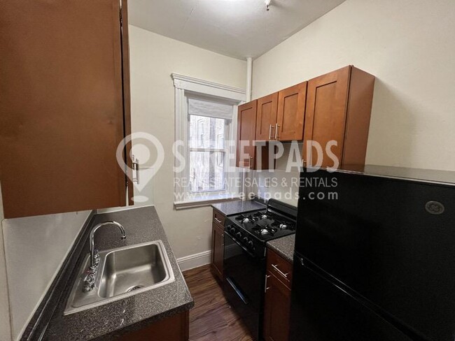 Building Photo - bedroom in Boston MA 02215