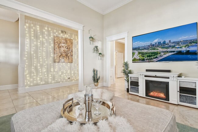 Building Photo - 607 S Orleans Ave