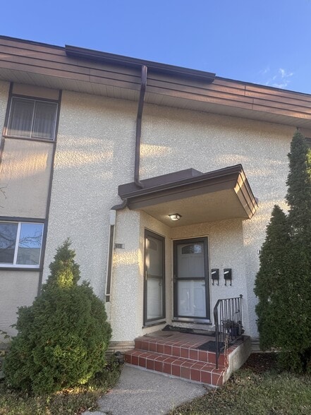 Building Photo - 2108 Campbell Rd