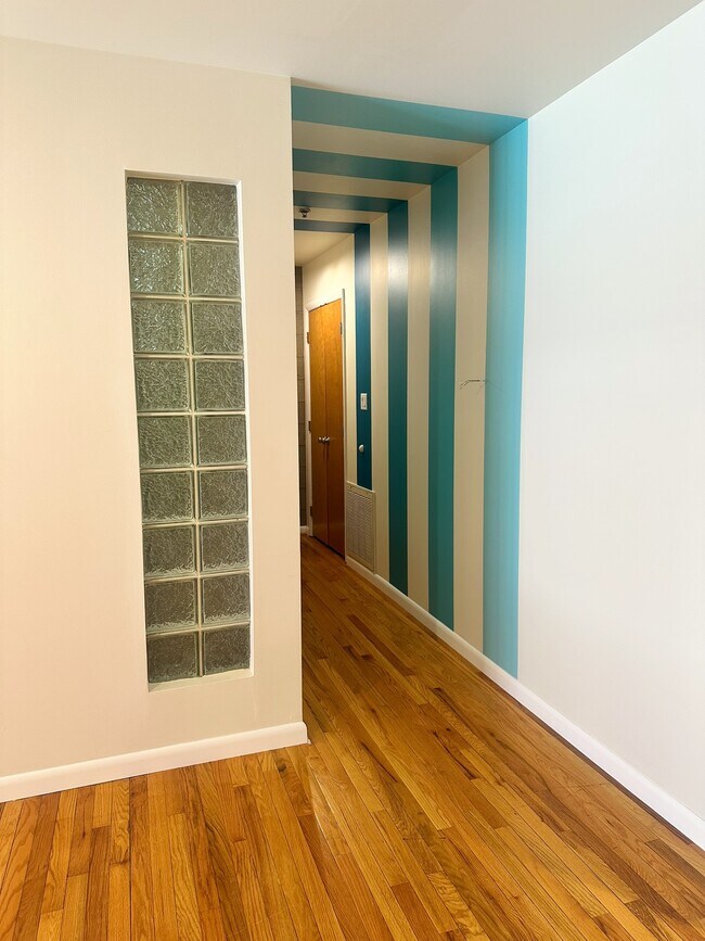 UNIT G - 1232 Sarah St