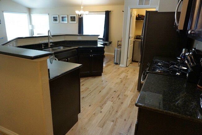 Building Photo - 1611 Jennifer St