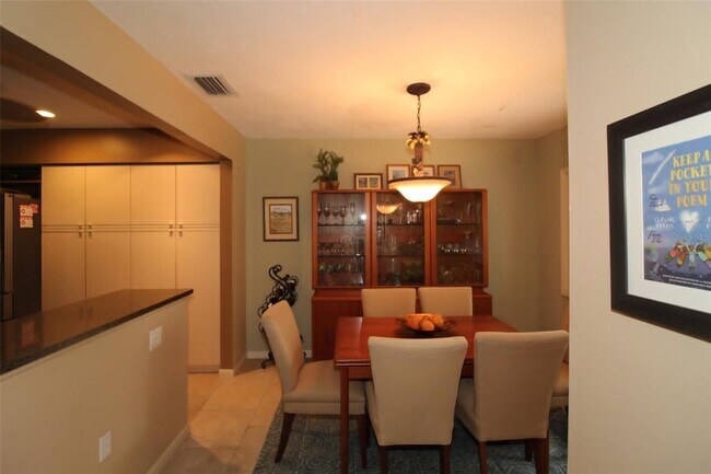 Building Photo - 4532 Ascot Cir N