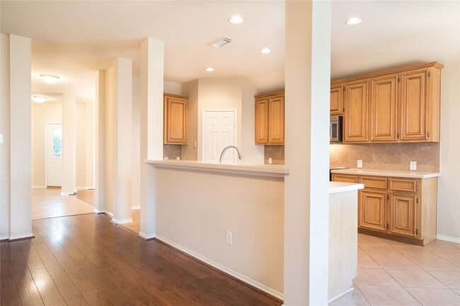 Building Photo - 416 Laddingford Ln