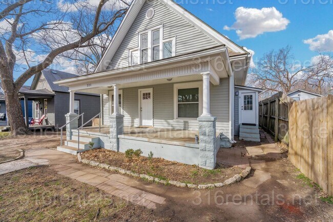 Building Photo - $750 - Studio / 1 bath - Beautiful newly renovated Multi-family home located in Delano