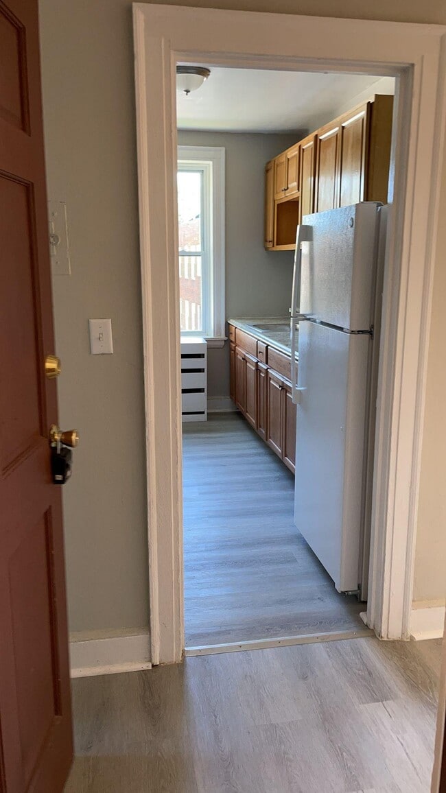 Building Photo - 323 Winthrop Ave