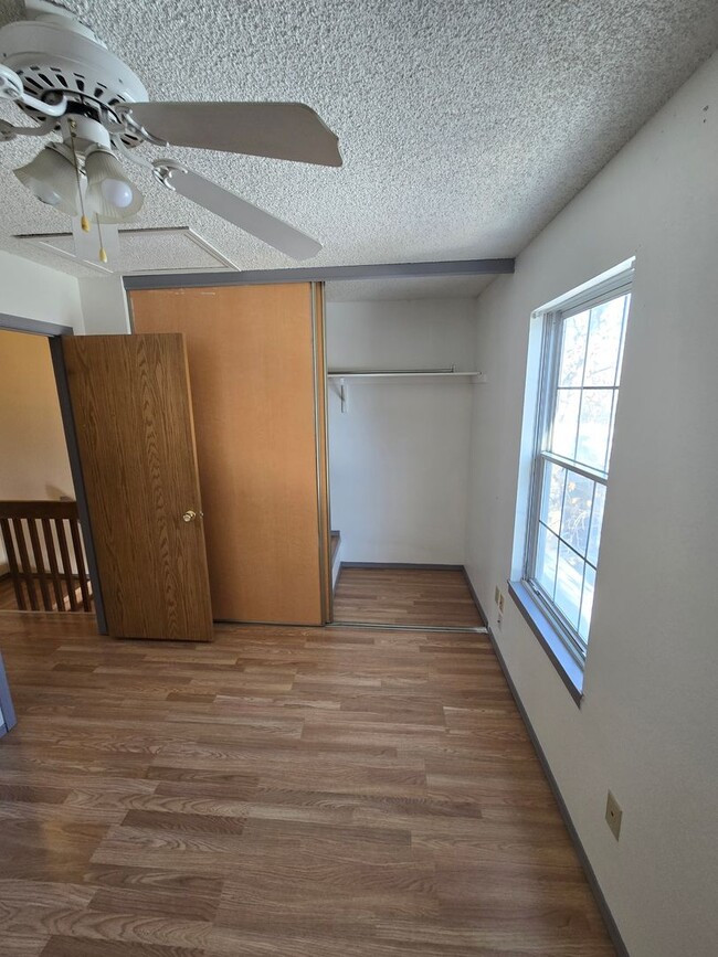 Building Photo - 2 Bedroom Townhouse with Unfinished Baseme...