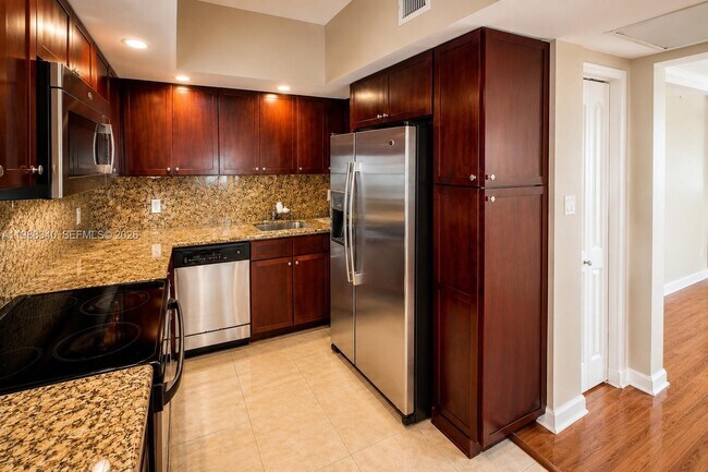 Building Photo - 5600 Collins Ave