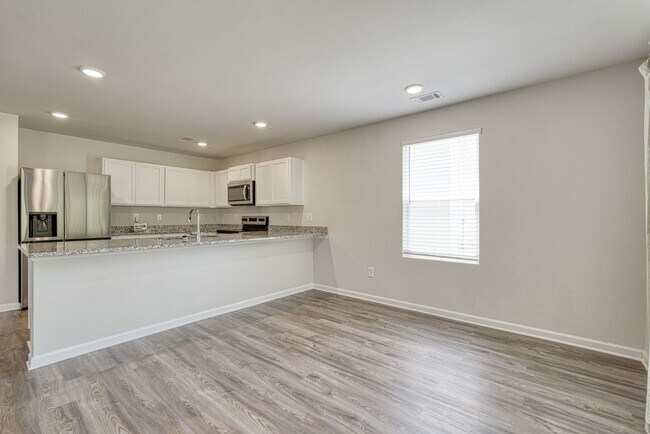Building Photo - 220 Ingleby Rd