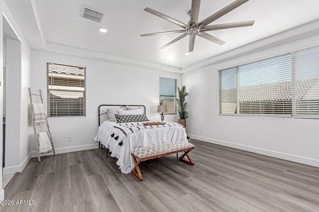 Building Photo - 18455 W Sandlewood Dr