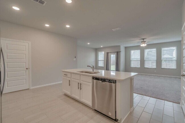 Building Photo - Charming 4-Bedroom Home in Eagle Mountain-...
