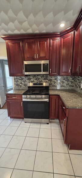 Building Photo - 194 Howard St