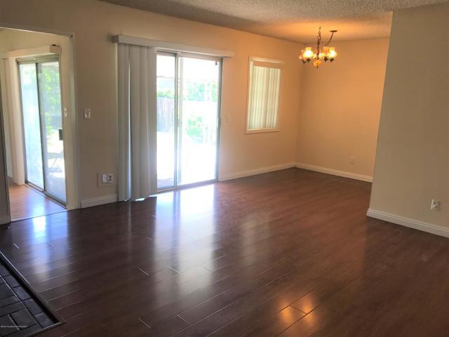 Building Photo - 840 E Florence Ave