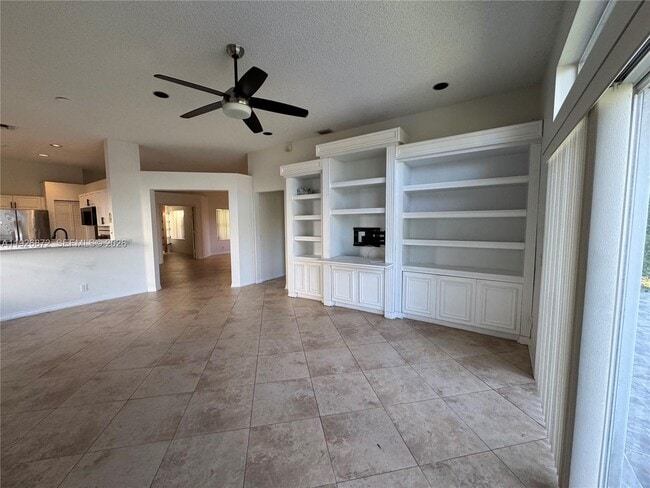 Building Photo - 815 Vista Meadows Dr