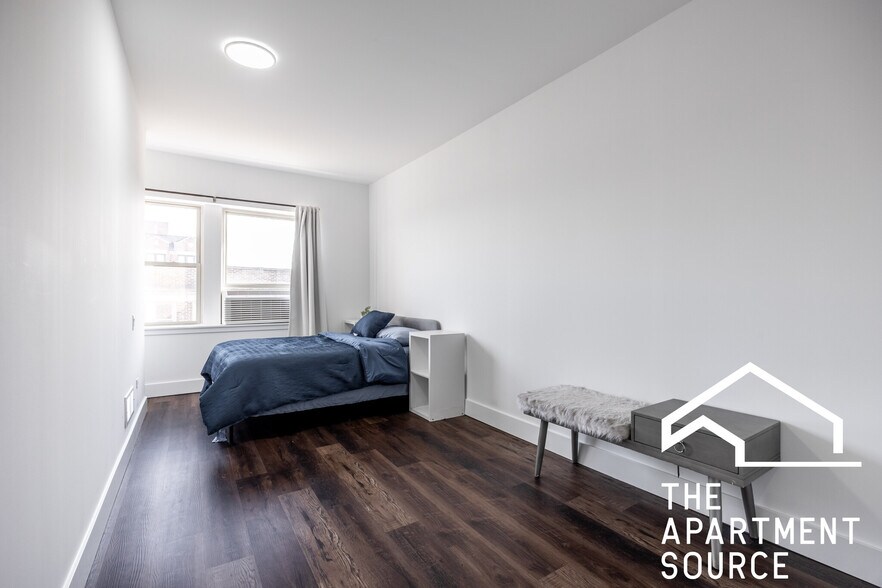 Building Photo - 1555 W Hollywood Ave