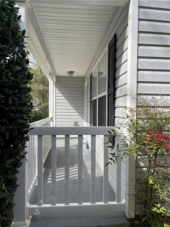 Building Photo - 160 Village Trce