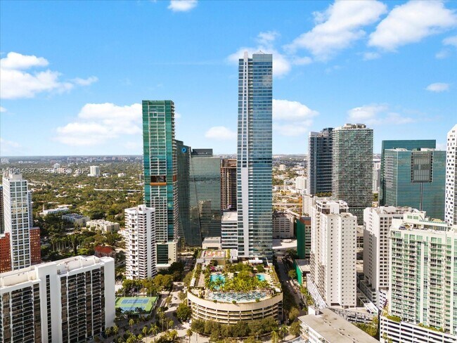 Building Photo - 1425 Brickell Ave