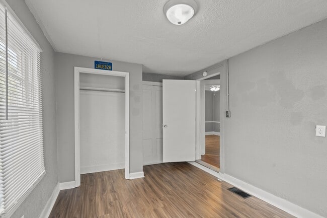 Building Photo - 1319 Maple St