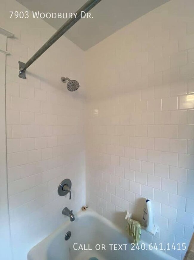 Building Photo - 7903 Woodbury Dr