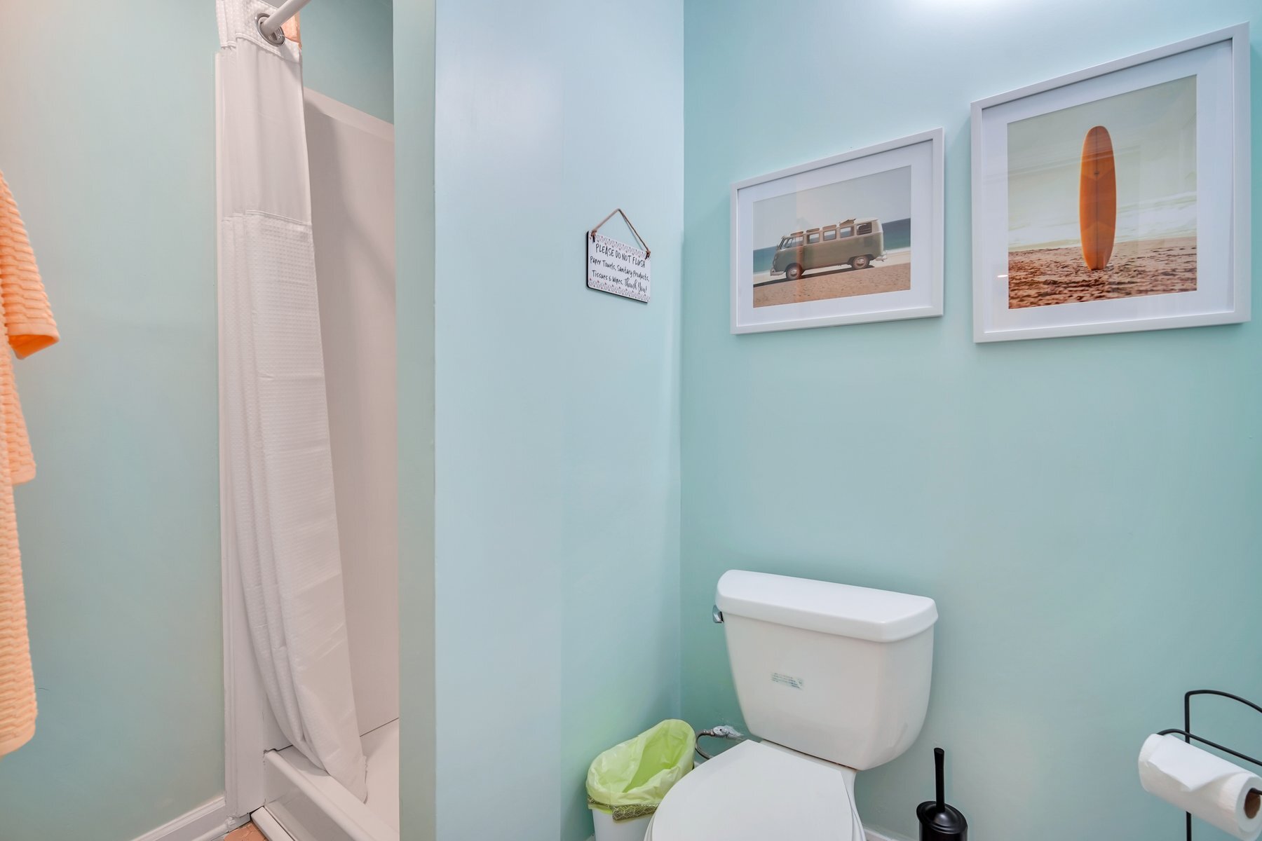 private bathroom - 1704 Camellia Rd