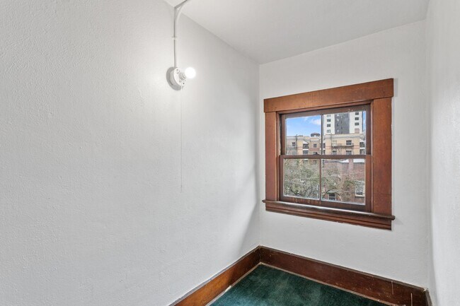 Building Photo - DON’T MISS OUT!!!! INCREDIBLE 3 BEDROOM