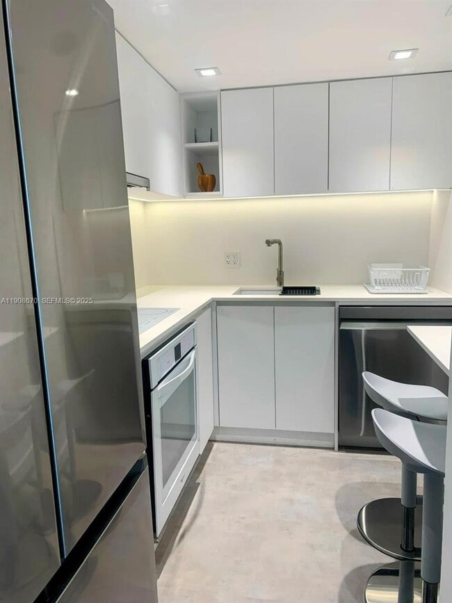 Building Photo - 900 Bay Dr