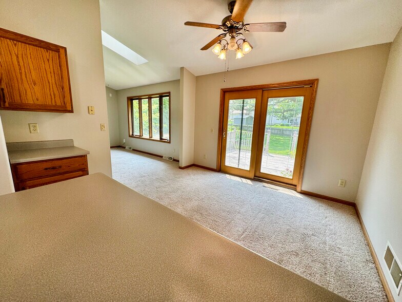 Building Photo - 5807 Black Walnut Dr