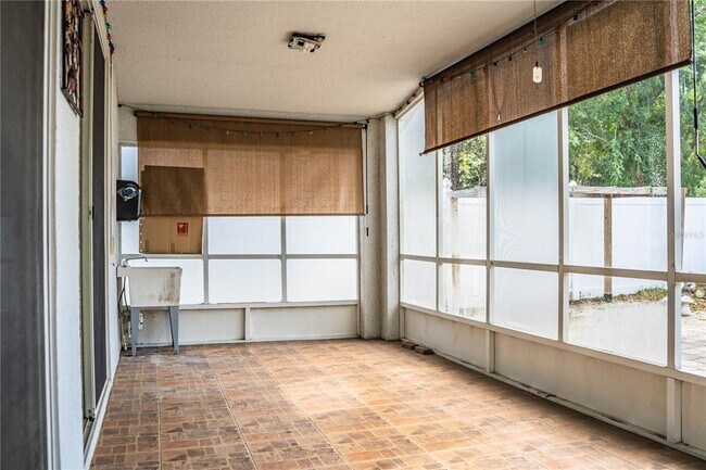 Building Photo - 1876 Holton Rd